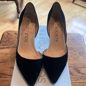 Sole Society Black Suede Pumps. EUC